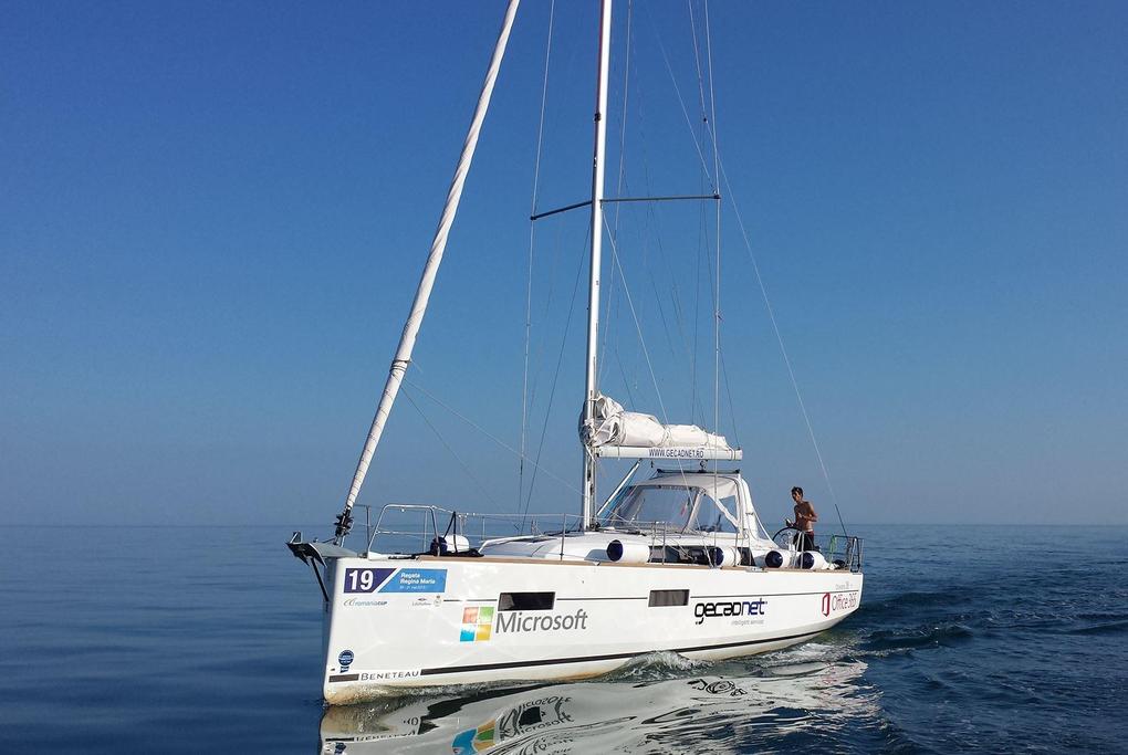 Up to 6 persons can enjoy a ride on this Beneteau boat