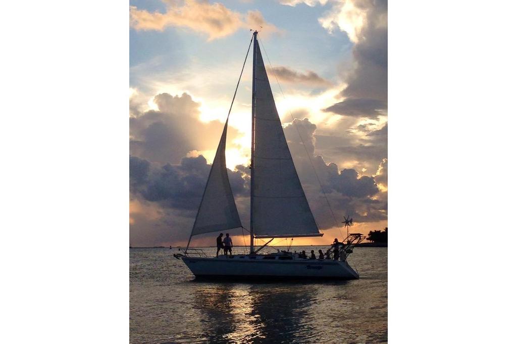 Boating is fun with a Sloop in Key West