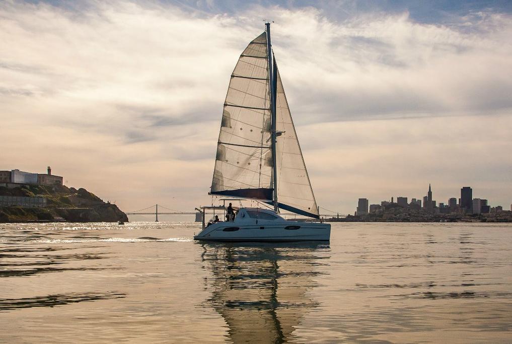 Discover Richmond surroundings on this Leopard 39 Robertson & Caine boat