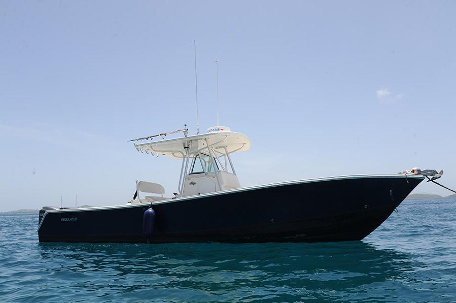 This 32.0' Regulator cand take up to 6 passengers around Cruz Bay