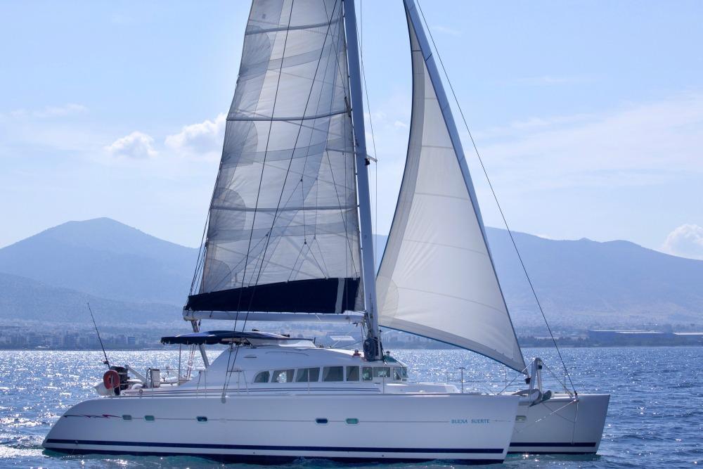 This 47.0' Lagoon cand take up to 8 passengers around Athens