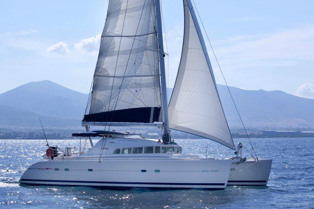 This 47.0' Lagoon cand take up to 8 passengers around Athens