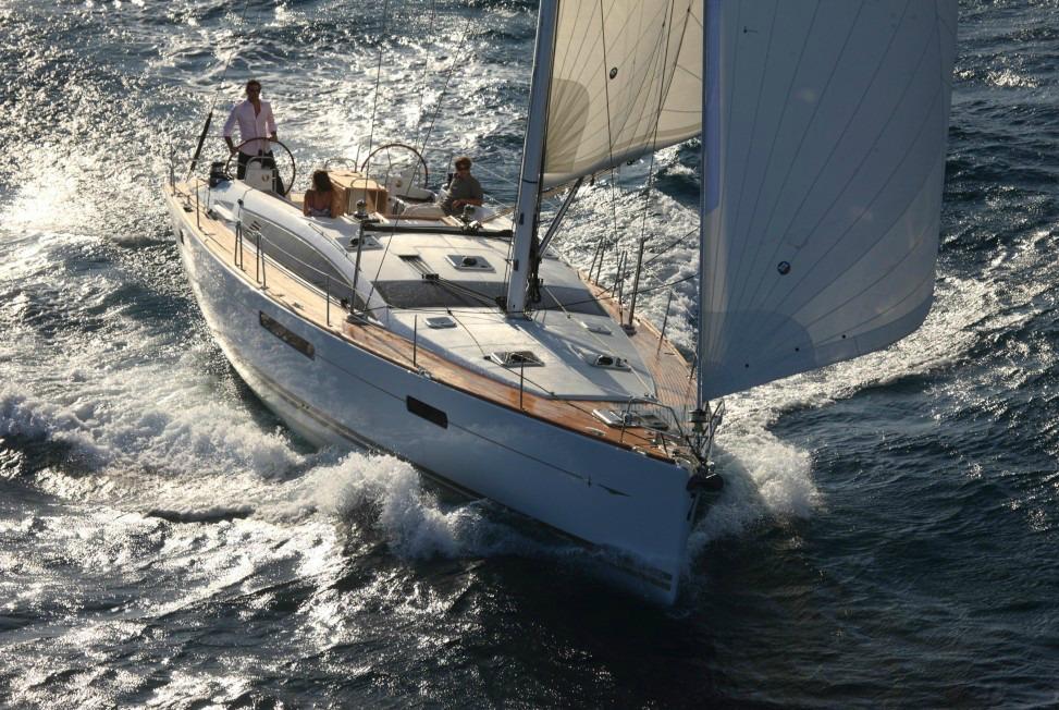 This 53.0' Jeanneau cand take up to 10 passengers around Athens