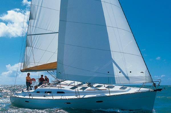 Discover Athens surroundings on this Oceanis 393 Clipper Beneteau boat