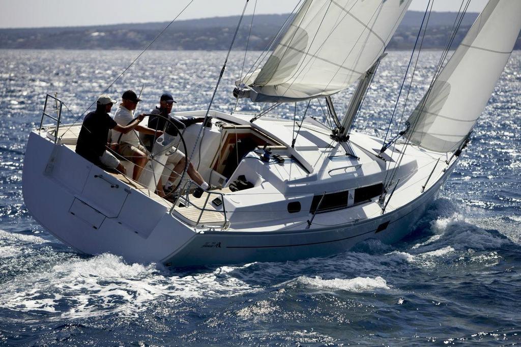 Up to 6 persons can enjoy a ride on this Hanse boat
