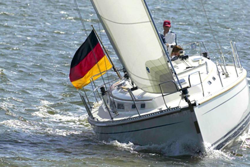 Up to 6 persons can enjoy a ride on this Hanse boat