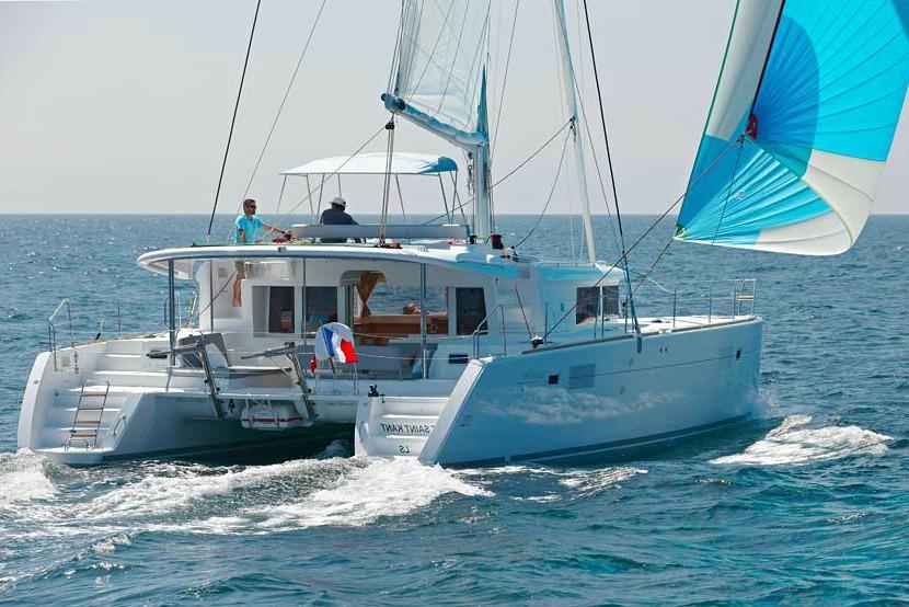 Lagoon boat for rent in Athens