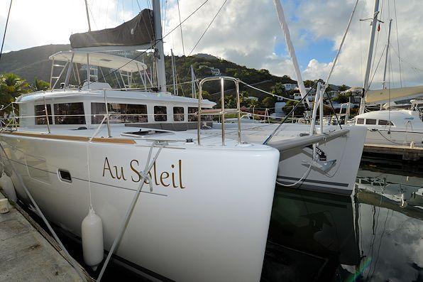 This 45.0' Lagoon cand take up to 10 passengers around Road Town