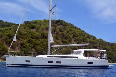 Discover St. Thomas surroundings on this Oceanis 55 Beneteau boat
