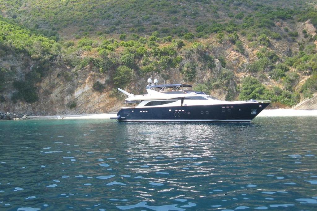 Boating is fun with a Motor yacht in Elliniko