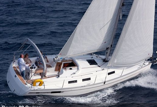 This 32.0' Bavaria cand take up to 4 passengers around Oeiras