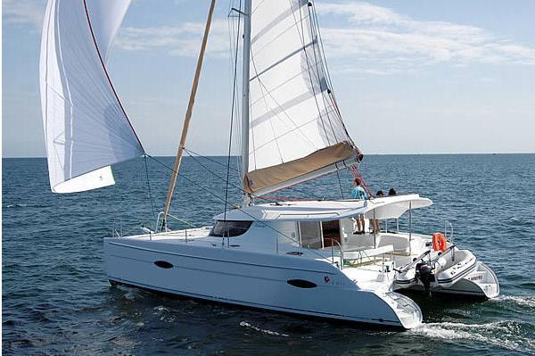 40.0 feet Fountaine Pajot in great shape