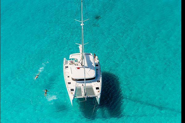 Up to 8 persons can enjoy a ride on this Lagoon boat