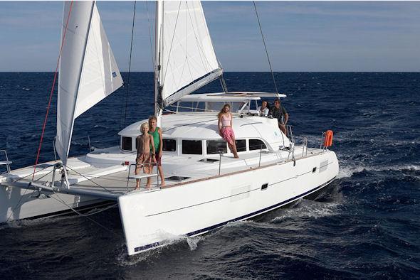 This 38.0' Lagoon cand take up to 8 passengers around Road Town
