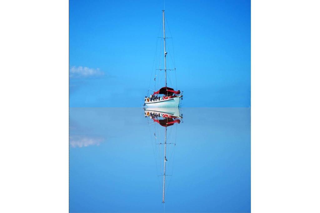 Up to 18 persons can enjoy a ride on this Sloop boat