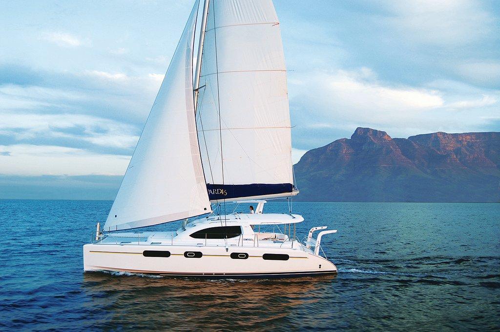 This 46.0' Leopard cand take up to 6 passengers around St. Maarten