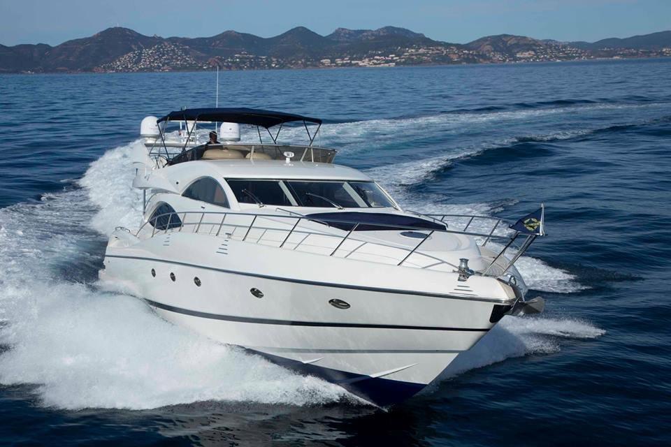 This 54.0' Sunseeker cand take up to 12 passengers around Antibes