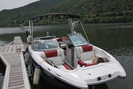 Up to 8 persons can enjoy a ride on this Runabout boat