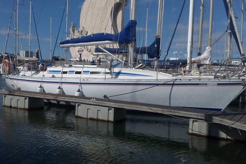 This 40.0' Beneteau cand take up to 12 passengers around lisboa
