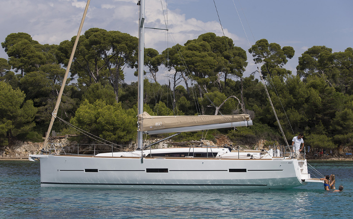 This 46.0' Dufour cand take up to 10 passengers around Olbia
