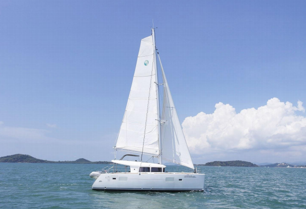 Discover Phuket surroundings on this 400S2 Lagoon boat