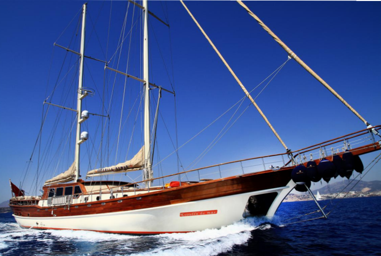 Classic boat for rent in Bodrum