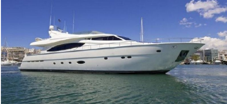 This 78.64' Custom cand take up to 18 passengers around Portimão
