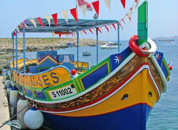 This 36.74' Custom cand take up to 9 passengers around San Pawl Il-Baħar