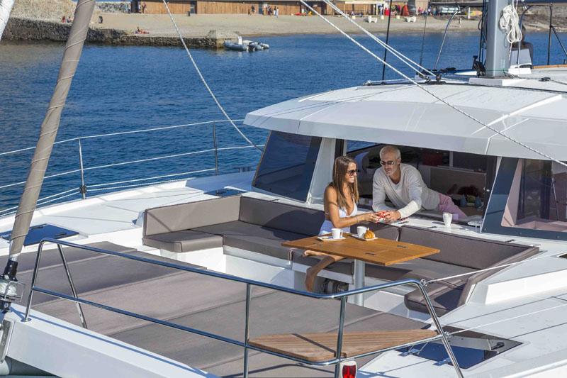 Discover St. Martin surroundings on this 4.5 Bali boat