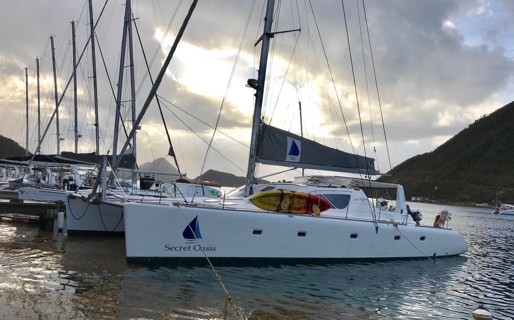 Discover Tortola surroundings on this 580 Voyage boat