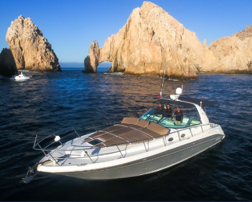 This 42.0' Sea Ray cand take up to 18 passengers around Cabo San Lucas