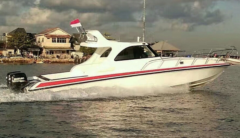 Custom's 34.0 feet in Nusa Dua