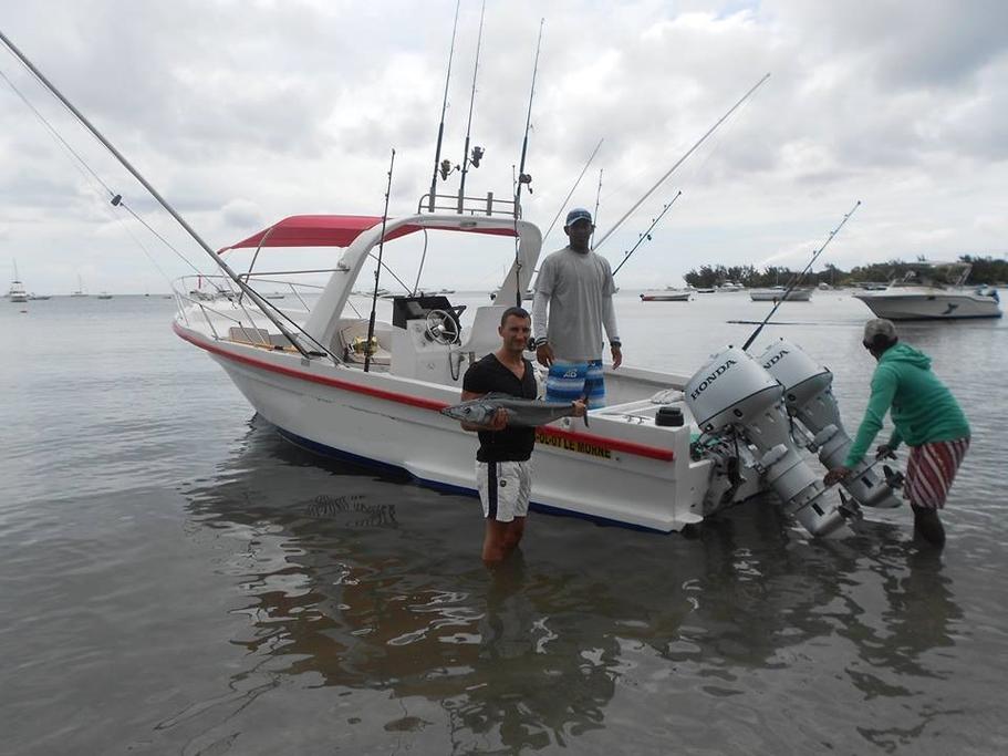 Custom's 10.0 feet in La Gaulette
