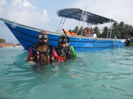Up to 10 persons can enjoy a ride on this Center console boat