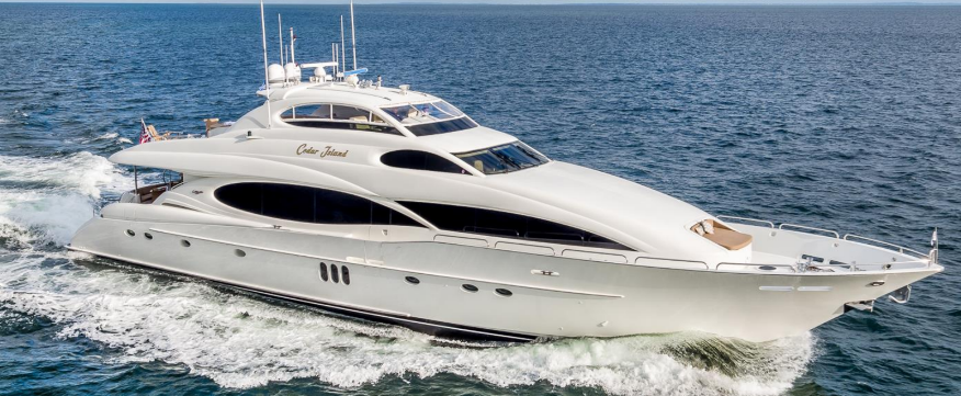 Discover Sag Harbor surroundings on this 106’ LAZZARA boat