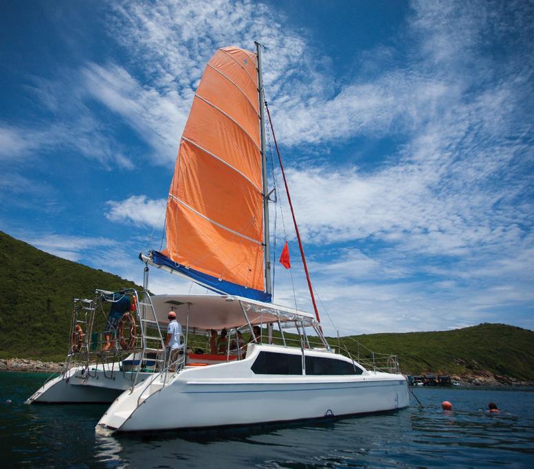Discover Nha Trang surroundings on this 1050 SeaWind 1050 boat