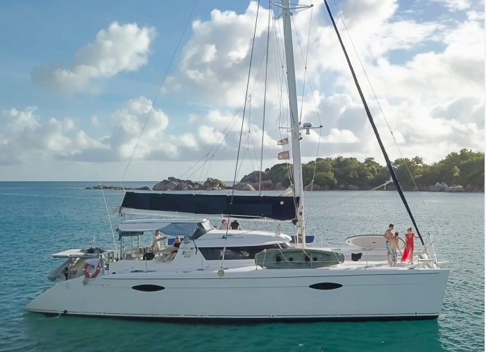 60.0 feet Fountaine Pajot in great shape