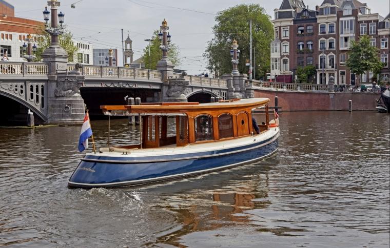 Custom's 111.0 feet in Amsterdam