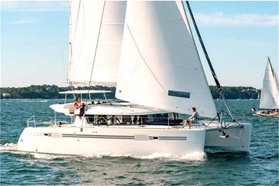 Up to 10 persons can enjoy a ride on this Lagoon boat