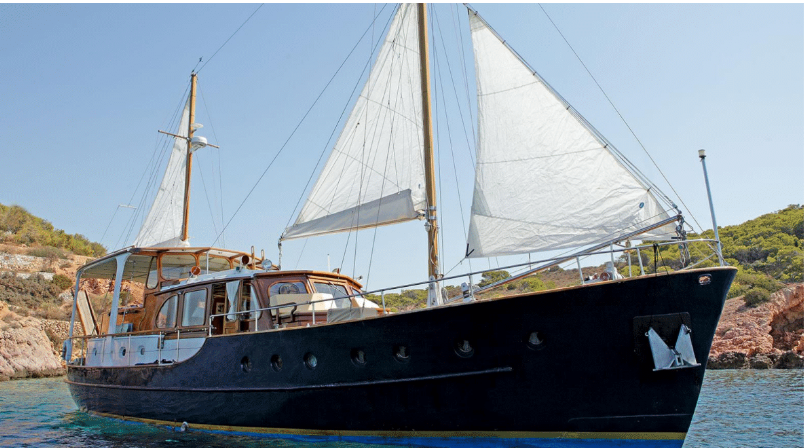 This 65.0' Akerboom cand take up to 8 passengers around Alimos