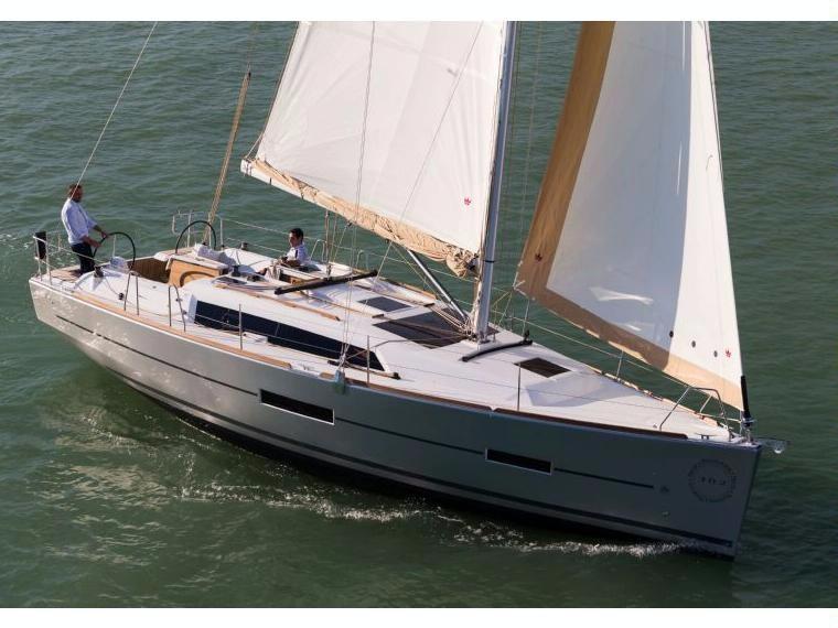 Boat rental in Sea Cow's Bay, 