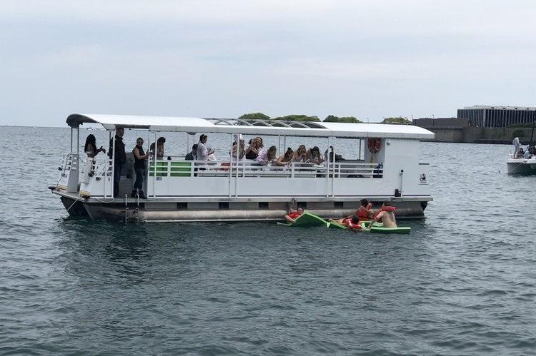 This 38.0' Trident cand take up to 20 passengers around Chicago
