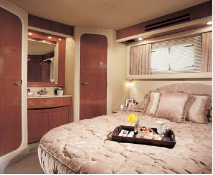 Discover North Miami Beach surroundings on this 390  Sports Motor Yacht Sea Ray boat