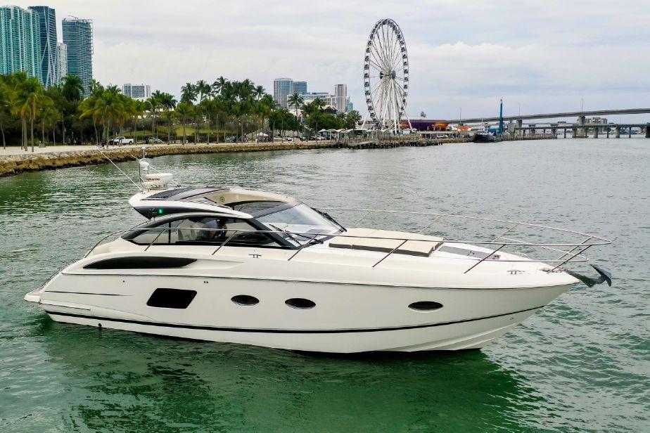 Cruiser boat rental in Puerto del Rey Marina, Puerto Rico