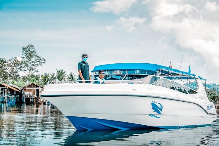 Discover Phuket surroundings on this Speedboat Custom Build Speedboat Custom Build boat