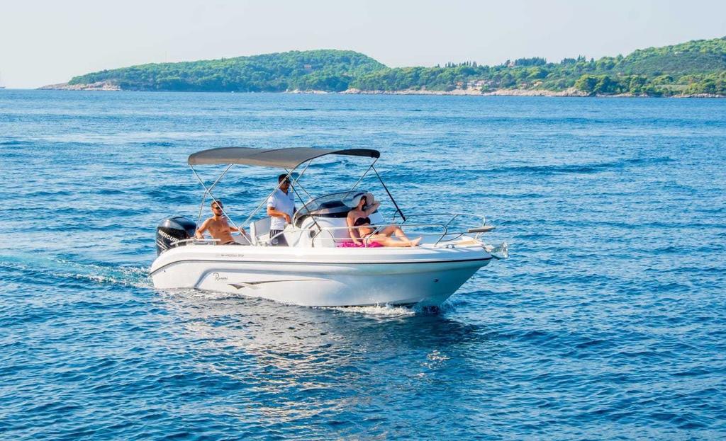 This 22.0' Ranieri cand take up to 8 passengers around Preko
