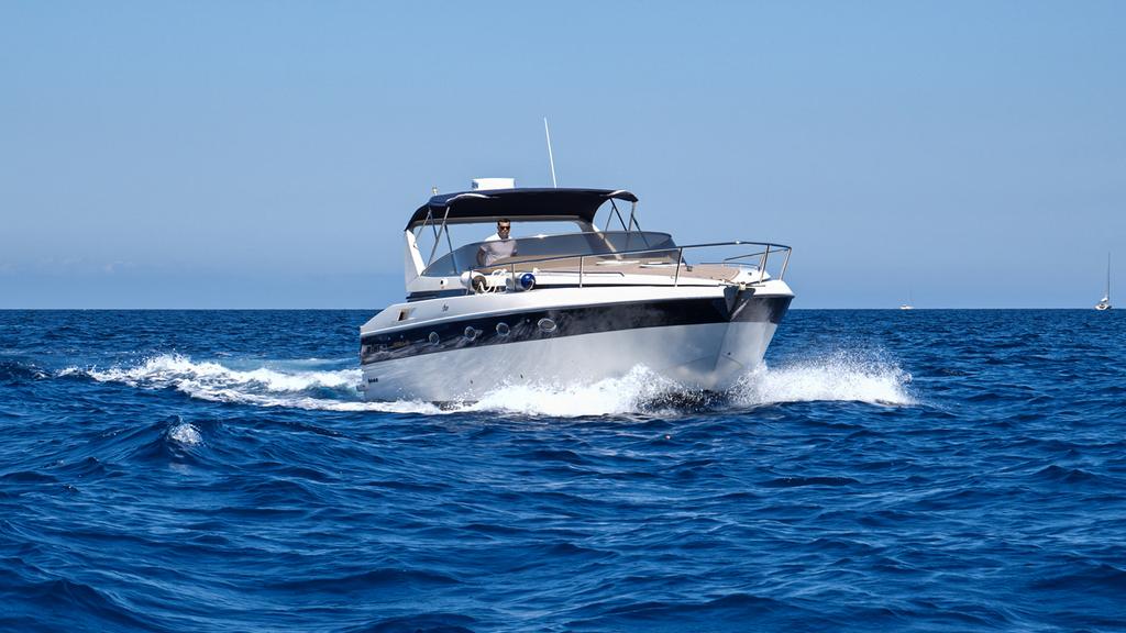 Up to 10 persons can enjoy a ride on this Motor yacht boat
