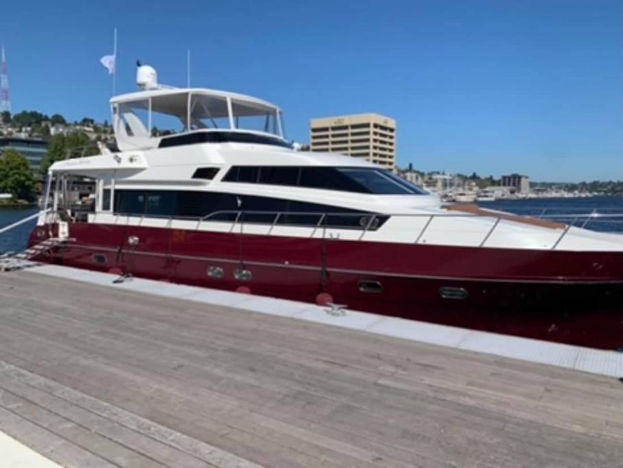 This 67.0' Monte Fino cand take up to 6 passengers around Seattle
