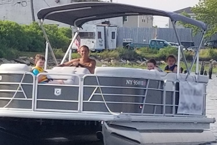 Pontoon boat rental in Far Rockaway, NY
