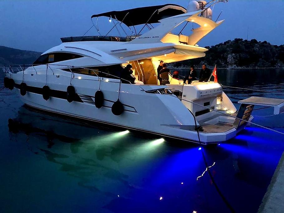 This 23.0' Daily&weekly trips cand take up to 8 passengers around Göcek